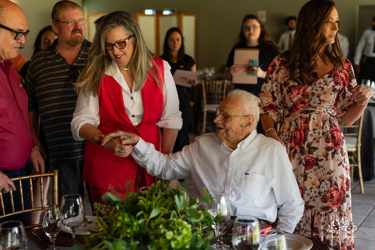 celebrar 100 anos - vida de histórias - legado - memórias inesquecíveis - família - amigos - registro fotográfico - Antonio Rocha Fotografias -celebração de vida - fotografia de eventos - gerações - emoções capturadas - inspiração- Pelotas - Dunas
