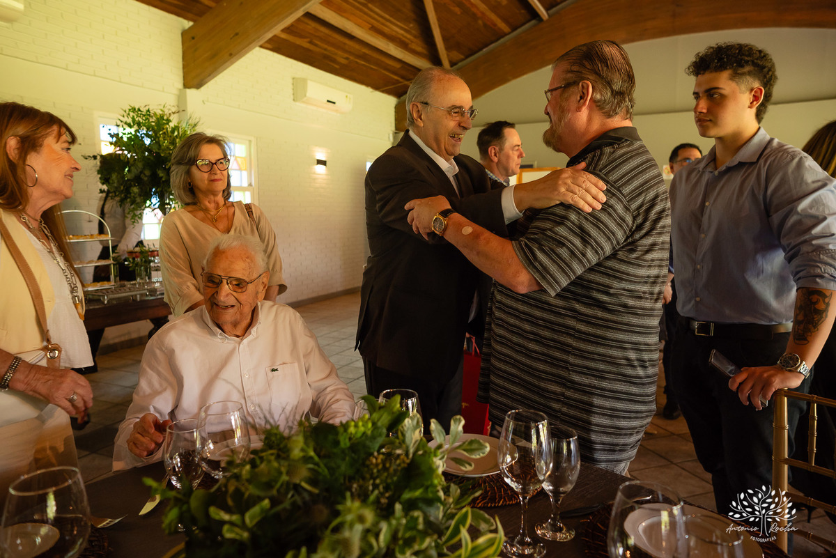 celebrar 100 anos - vida de histórias - legado - memórias inesquecíveis - família - amigos - registro fotográfico - Antonio Rocha Fotografias -celebração de vida - fotografia de eventos - gerações - emoções capturadas - inspiração- Pelotas - Dunas