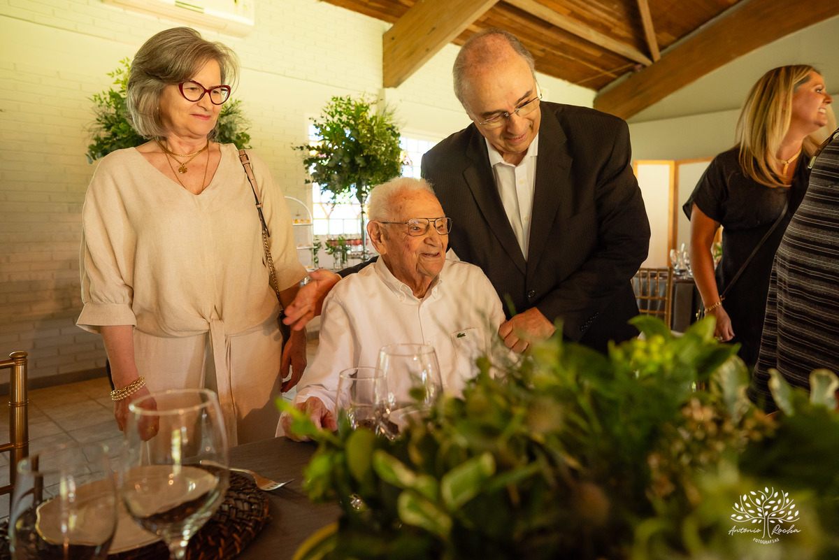 celebrar 100 anos - vida de histórias - legado - memórias inesquecíveis - família - amigos - registro fotográfico - Antonio Rocha Fotografias -celebração de vida - fotografia de eventos - gerações - emoções capturadas - inspiração- Pelotas - Dunas