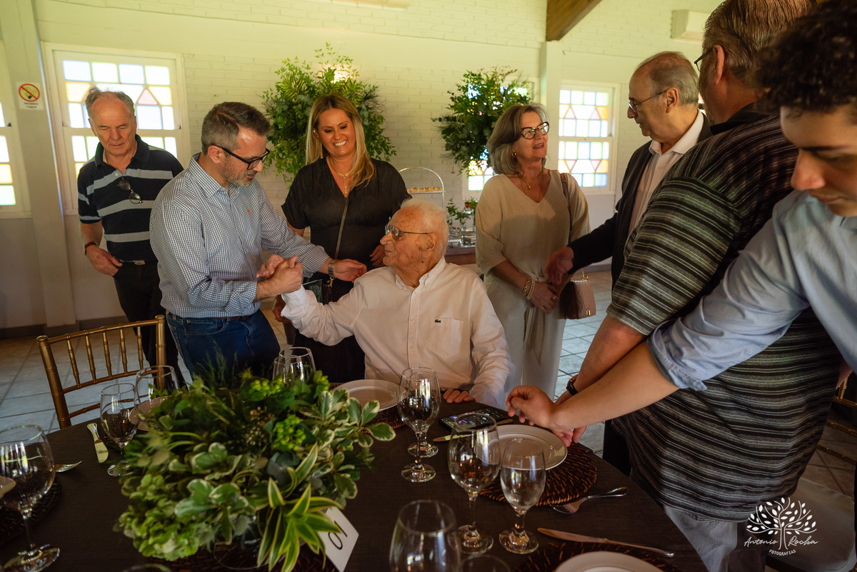 celebrar 100 anos - vida de histórias - legado - memórias inesquecíveis - família - amigos - registro fotográfico - Antonio Rocha Fotografias -celebração de vida - fotografia de eventos - gerações - emoções capturadas - inspiração- Pelotas - Dunas