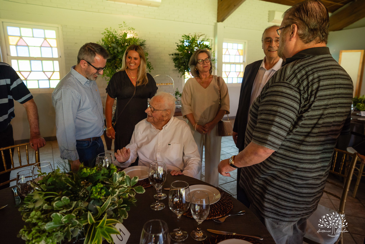 celebrar 100 anos - vida de histórias - legado - memórias inesquecíveis - família - amigos - registro fotográfico - Antonio Rocha Fotografias -celebração de vida - fotografia de eventos - gerações - emoções capturadas - inspiração- Pelotas - Dunas
