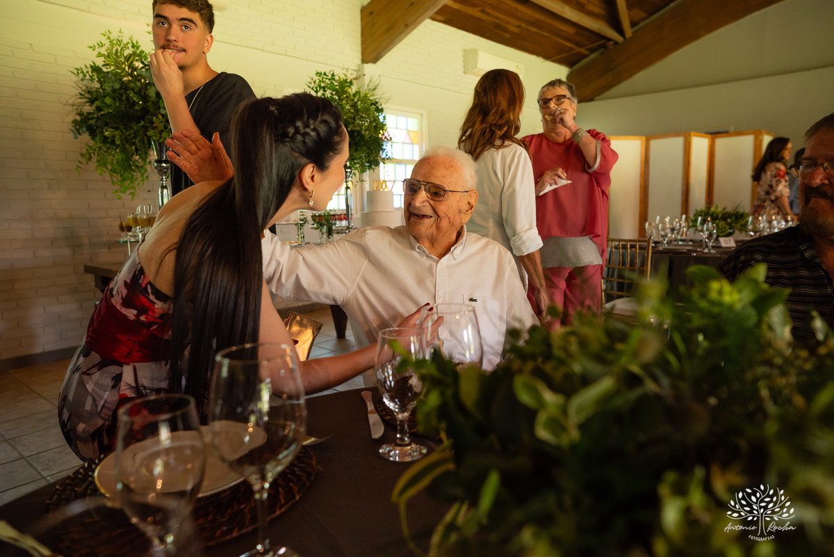celebrar 100 anos - vida de histórias - legado - memórias inesquecíveis - família - amigos - registro fotográfico - Antonio Rocha Fotografias -celebração de vida - fotografia de eventos - gerações - emoções capturadas - inspiração- Pelotas - Dunas