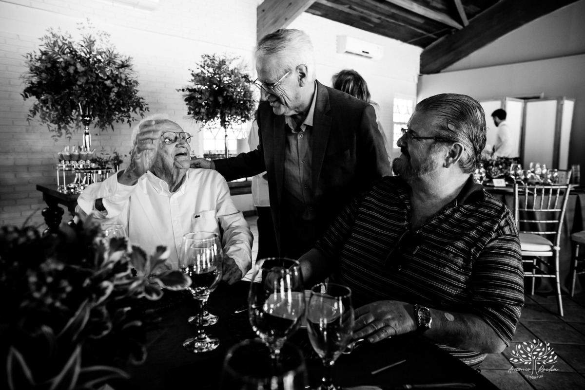 celebrar 100 anos - vida de histórias - legado - memórias inesquecíveis - família - amigos - registro fotográfico - Antonio Rocha Fotografias -celebração de vida - fotografia de eventos - gerações - emoções capturadas - inspiração- Pelotas - Dunas