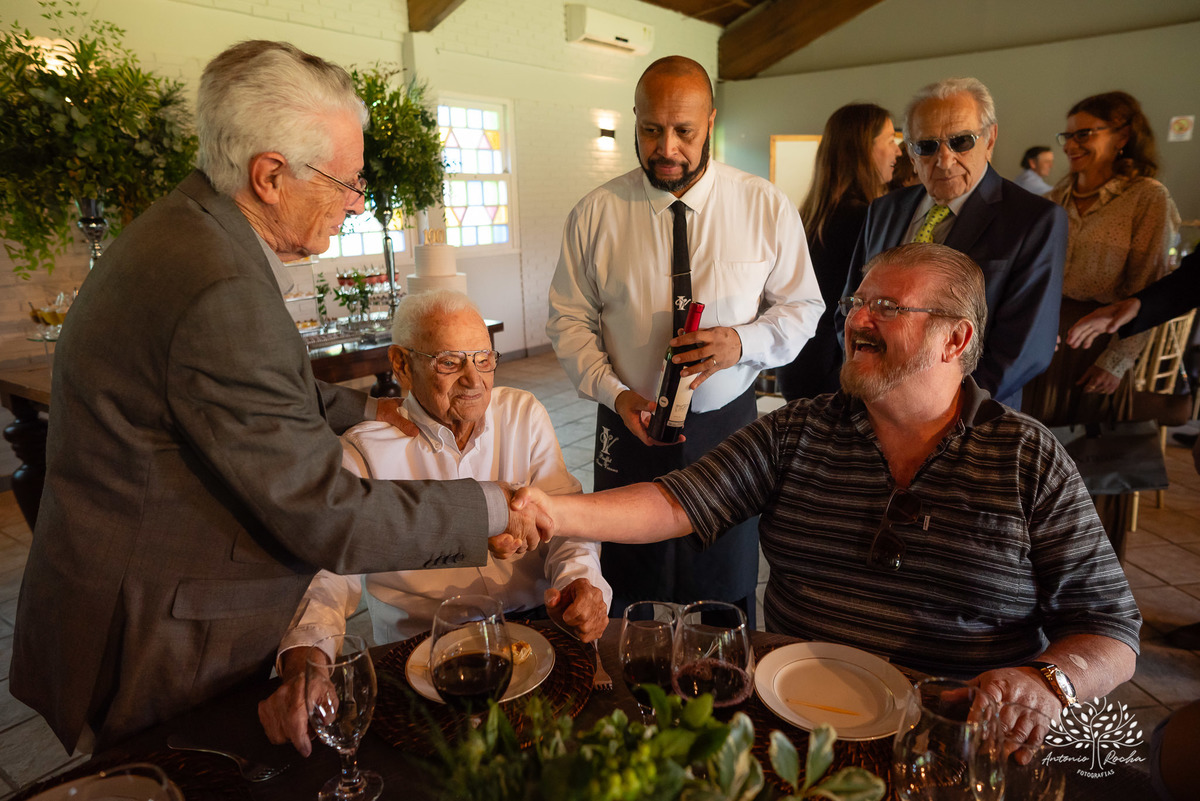 celebrar 100 anos - vida de histórias - legado - memórias inesquecíveis - família - amigos - registro fotográfico - Antonio Rocha Fotografias -celebração de vida - fotografia de eventos - gerações - emoções capturadas - inspiração- Pelotas - Dunas