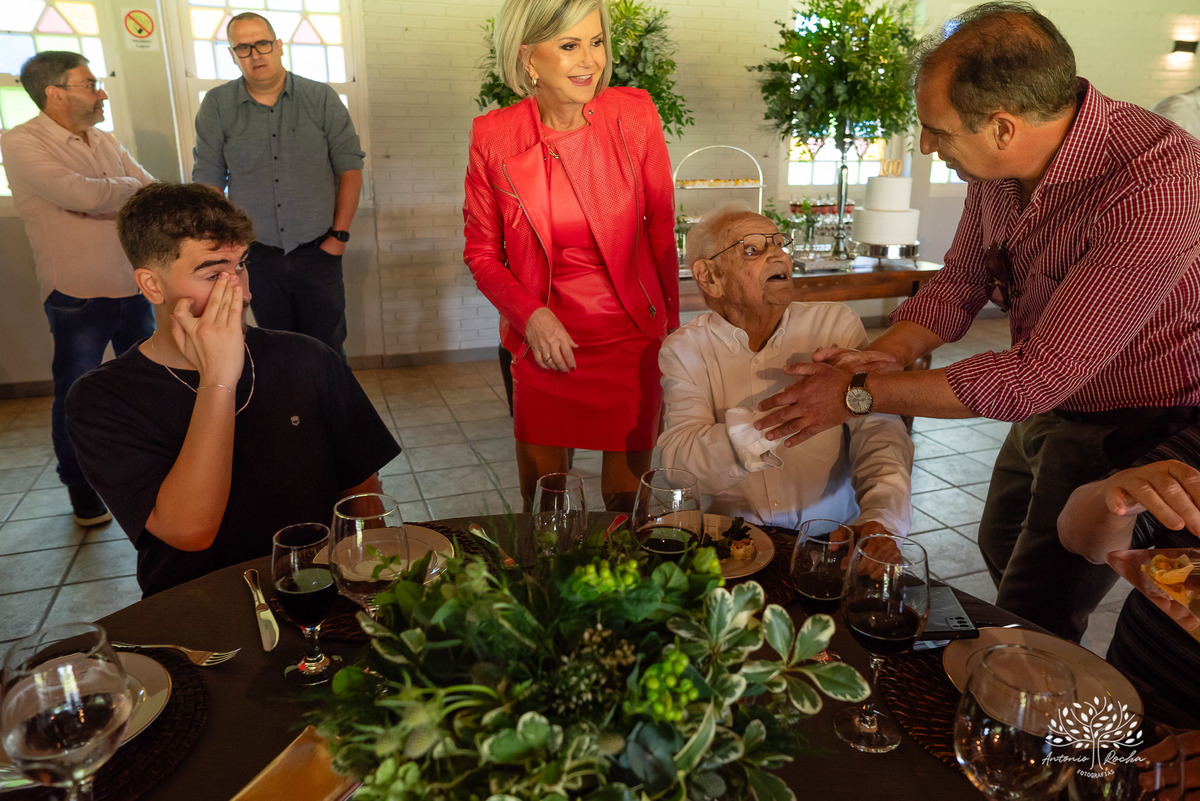 celebrar 100 anos - vida de histórias - legado - memórias inesquecíveis - família - amigos - registro fotográfico - Antonio Rocha Fotografias -celebração de vida - fotografia de eventos - gerações - emoções capturadas - inspiração- Pelotas - Dunas