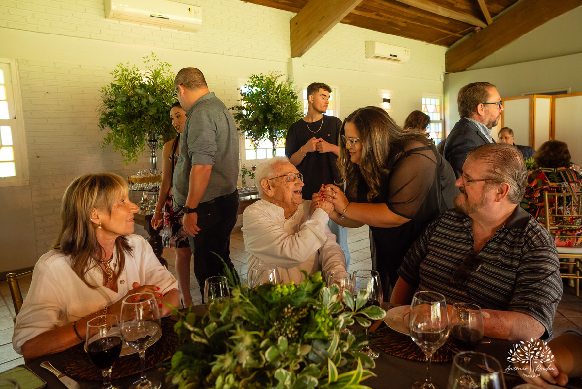 celebrar 100 anos - vida de histórias - legado - memórias inesquecíveis - família - amigos - registro fotográfico - Antonio Rocha Fotografias -celebração de vida - fotografia de eventos - gerações - emoções capturadas - inspiração- Pelotas - Dunas