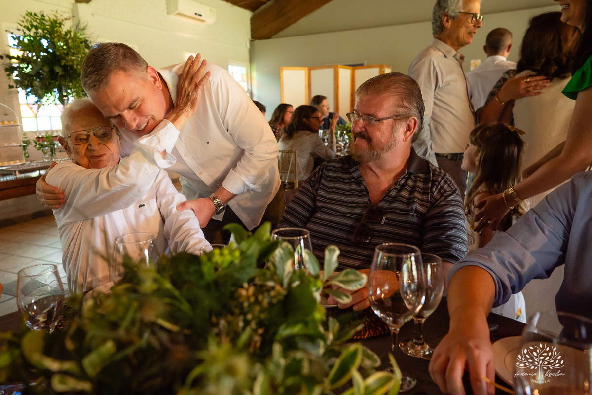 celebrar 100 anos - vida de histórias - legado - memórias inesquecíveis - família - amigos - registro fotográfico - Antonio Rocha Fotografias -celebração de vida - fotografia de eventos - gerações - emoções capturadas - inspiração- Pelotas - Dunas