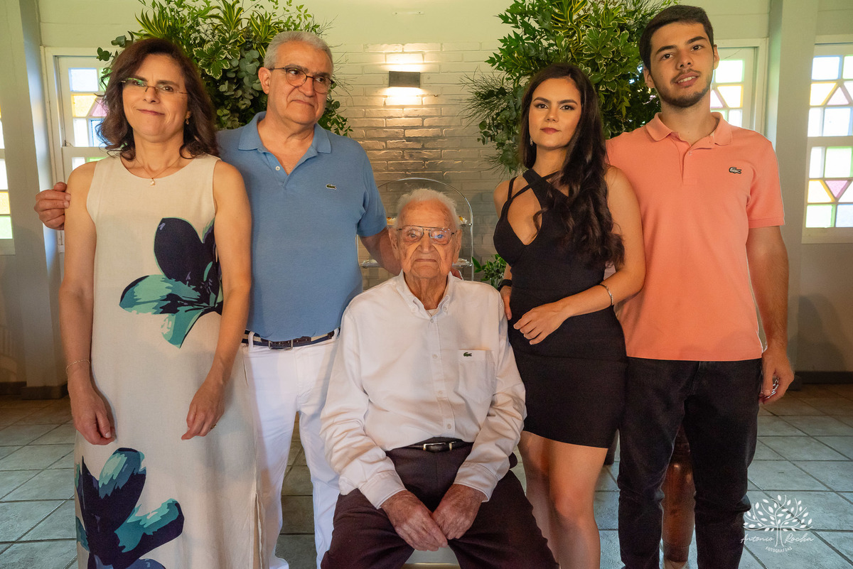 celebrar 100 anos - vida de histórias - legado - memórias inesquecíveis - família - amigos - registro fotográfico - Antonio Rocha Fotografias -celebração de vida - fotografia de eventos - gerações - emoções capturadas - inspiração- Pelotas - Dunas