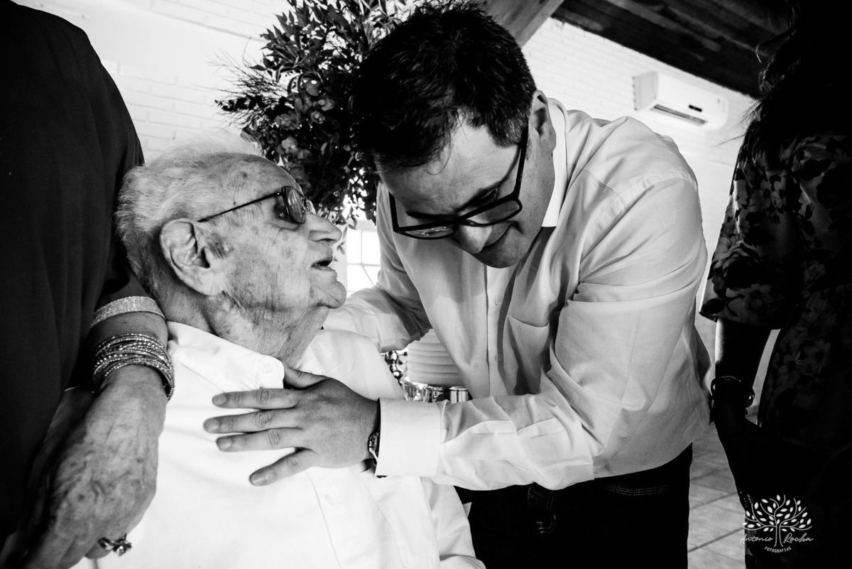 celebrar 100 anos - vida de histórias - legado - memórias inesquecíveis - família - amigos - registro fotográfico - Antonio Rocha Fotografias -celebração de vida - fotografia de eventos - gerações - emoções capturadas - inspiração- Pelotas - Dunas