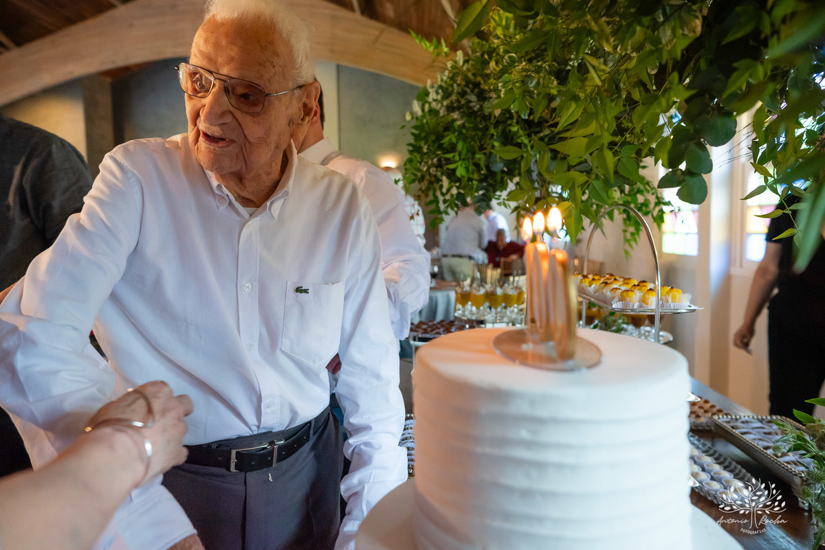 celebrar 100 anos - vida de histórias - legado - memórias inesquecíveis - família - amigos - registro fotográfico - Antonio Rocha Fotografias -celebração de vida - fotografia de eventos - gerações - emoções capturadas - inspiração- Pelotas - Dunas