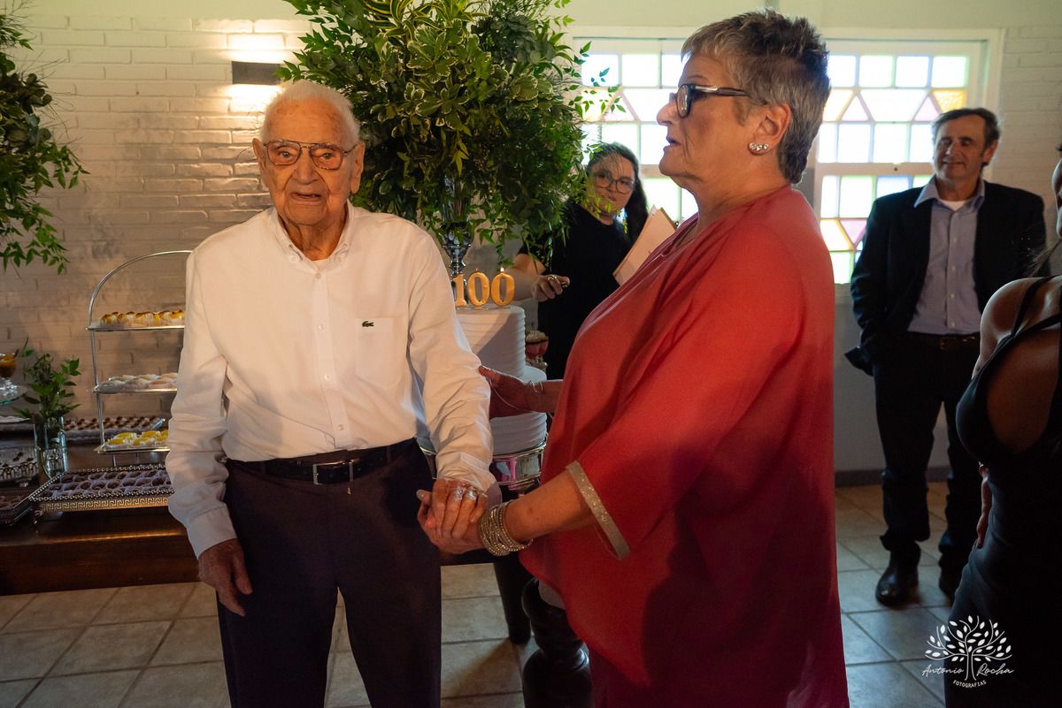 celebrar 100 anos - vida de histórias - legado - memórias inesquecíveis - família - amigos - registro fotográfico - Antonio Rocha Fotografias -celebração de vida - fotografia de eventos - gerações - emoções capturadas - inspiração- Pelotas - Dunas