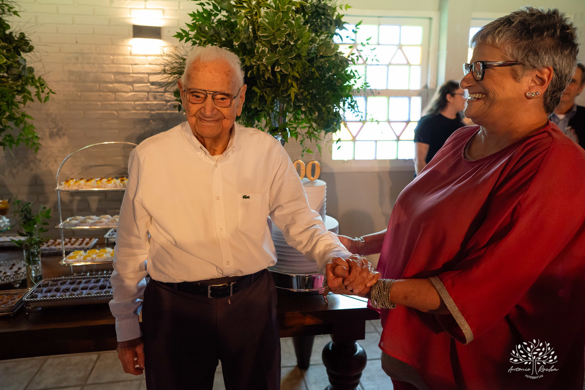 celebrar 100 anos - vida de histórias - legado - memórias inesquecíveis - família - amigos - registro fotográfico - Antonio Rocha Fotografias -celebração de vida - fotografia de eventos - gerações - emoções capturadas - inspiração- Pelotas - Dunas