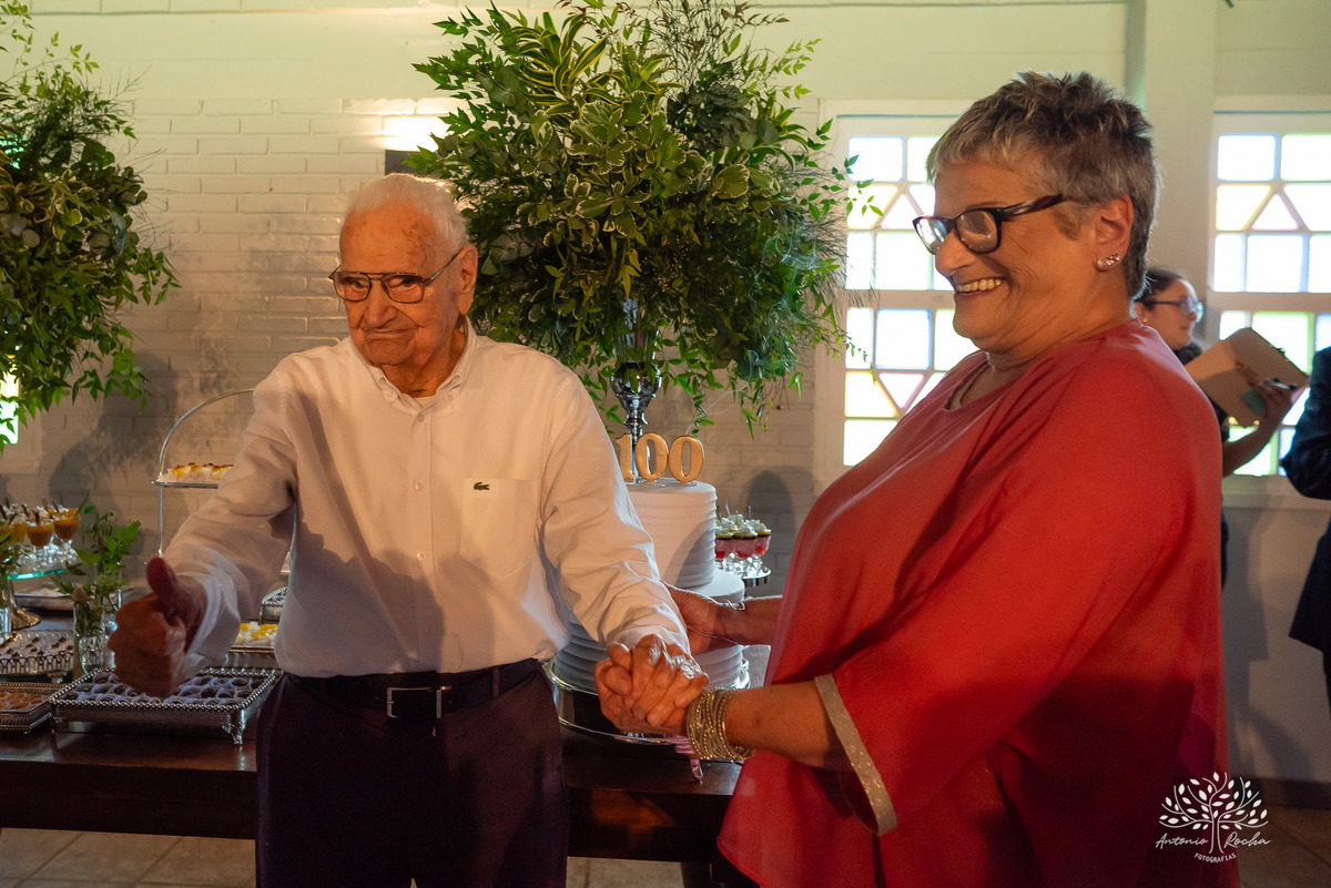 celebrar 100 anos - vida de histórias - legado - memórias inesquecíveis - família - amigos - registro fotográfico - Antonio Rocha Fotografias -celebração de vida - fotografia de eventos - gerações - emoções capturadas - inspiração- Pelotas - Dunas