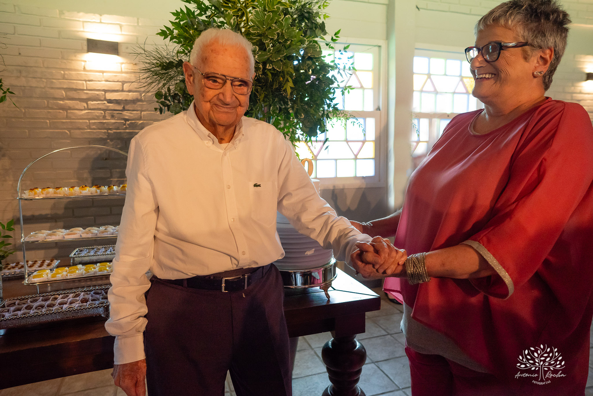 celebrar 100 anos - vida de histórias - legado - memórias inesquecíveis - família - amigos - registro fotográfico - Antonio Rocha Fotografias -celebração de vida - fotografia de eventos - gerações - emoções capturadas - inspiração- Pelotas - Dunas