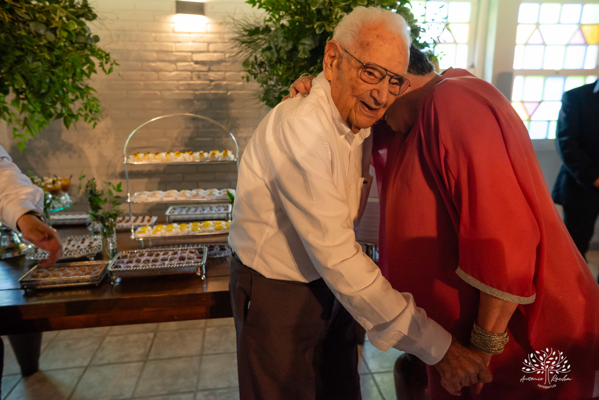 celebrar 100 anos - vida de histórias - legado - memórias inesquecíveis - família - amigos - registro fotográfico - Antonio Rocha Fotografias -celebração de vida - fotografia de eventos - gerações - emoções capturadas - inspiração- Pelotas - Dunas