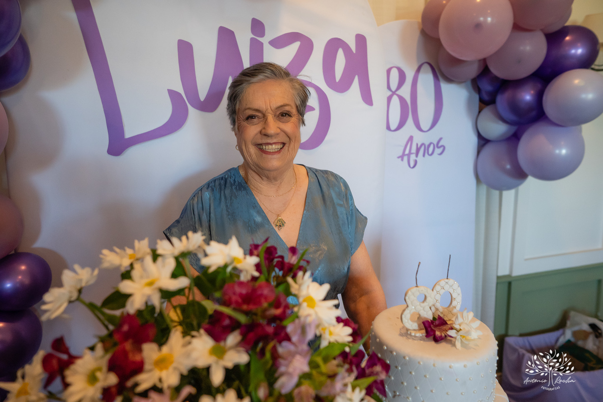 80 anos - Dona Luiza - celebração de vida - alegria - danças - risadas - amor - família - registros fotográficos - histórias - abraços carinhosos - aniversário - amigos - familiar - fotografia de eventos - Antônio Rocha Fotografias