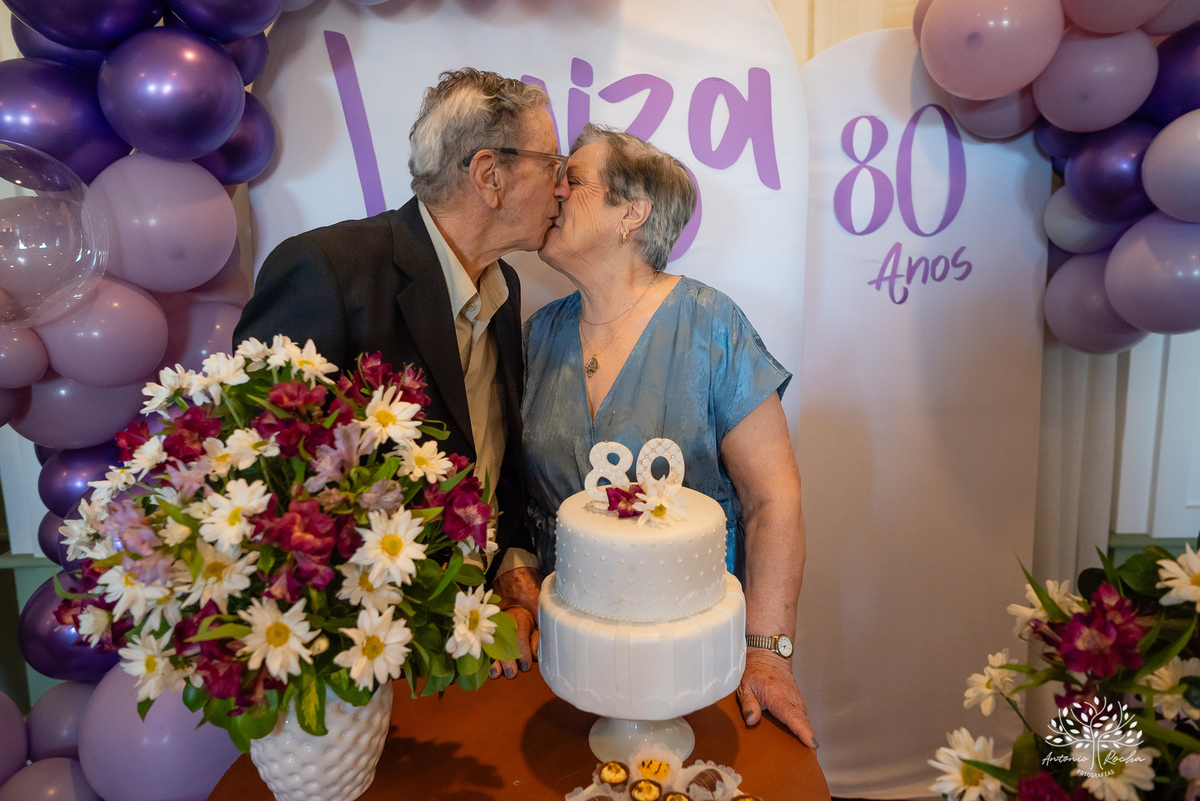 80 anos - Dona Luiza - celebração de vida - alegria - danças - risadas - amor - família - registros fotográficos - histórias - abraços carinhosos - aniversário - amigos - familiar - fotografia de eventos - Antônio Rocha Fotografias