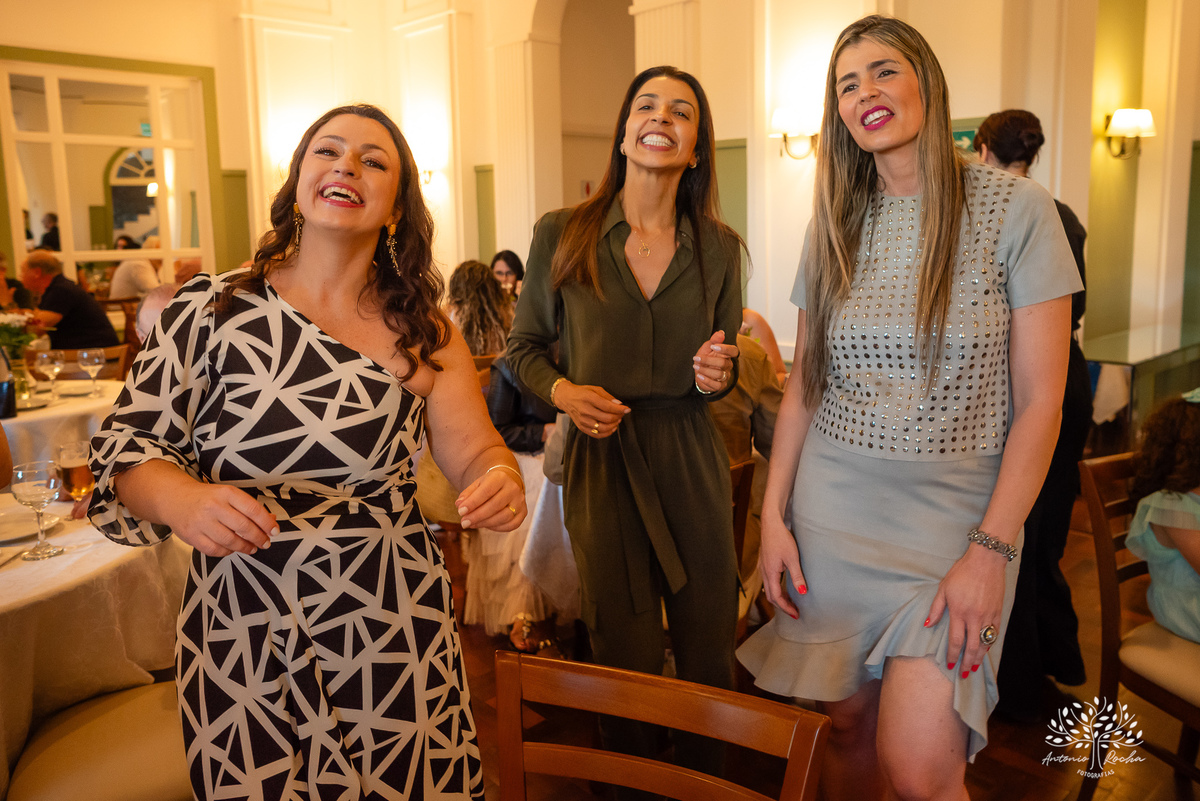 80 anos - Dona Luiza - celebração de vida - alegria - danças - risadas - amor - família - registros fotográficos - histórias - abraços carinhosos - aniversário - amigos - familiar - fotografia de eventos - Antônio Rocha Fotografias