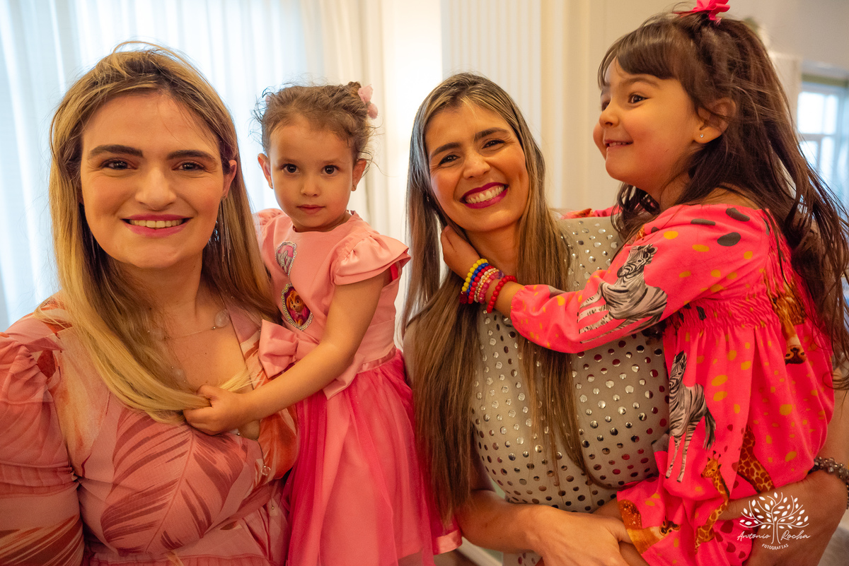 80 anos - Dona Luiza - celebração de vida - alegria - danças - risadas - amor - família - registros fotográficos - histórias - abraços carinhosos - aniversário - amigos - familiar - fotografia de eventos - Antônio Rocha Fotografias