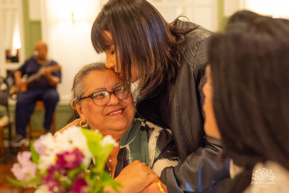 80 anos - Dona Luiza - celebração de vida - alegria - danças - risadas - amor - família - registros fotográficos - histórias - abraços carinhosos - aniversário - amigos - familiar - fotografia de eventos - Antônio Rocha Fotografias