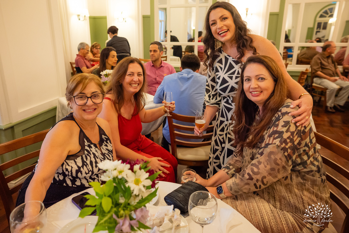 80 anos - Dona Luiza - celebração de vida - alegria - danças - risadas - amor - família - registros fotográficos - histórias - abraços carinhosos - aniversário - amigos - familiar - fotografia de eventos - Antônio Rocha Fotografias