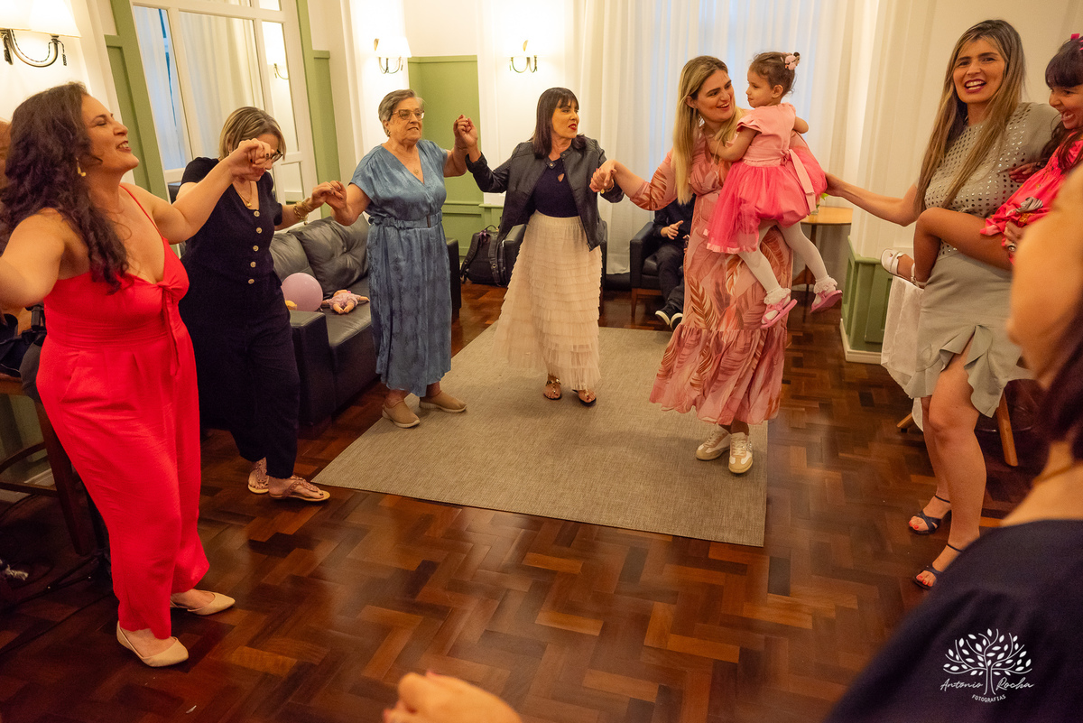 80 anos - Dona Luiza - celebração de vida - alegria - danças - risadas - amor - família - registros fotográficos - histórias - abraços carinhosos - aniversário - amigos - familiar - fotografia de eventos - Antônio Rocha Fotografias
