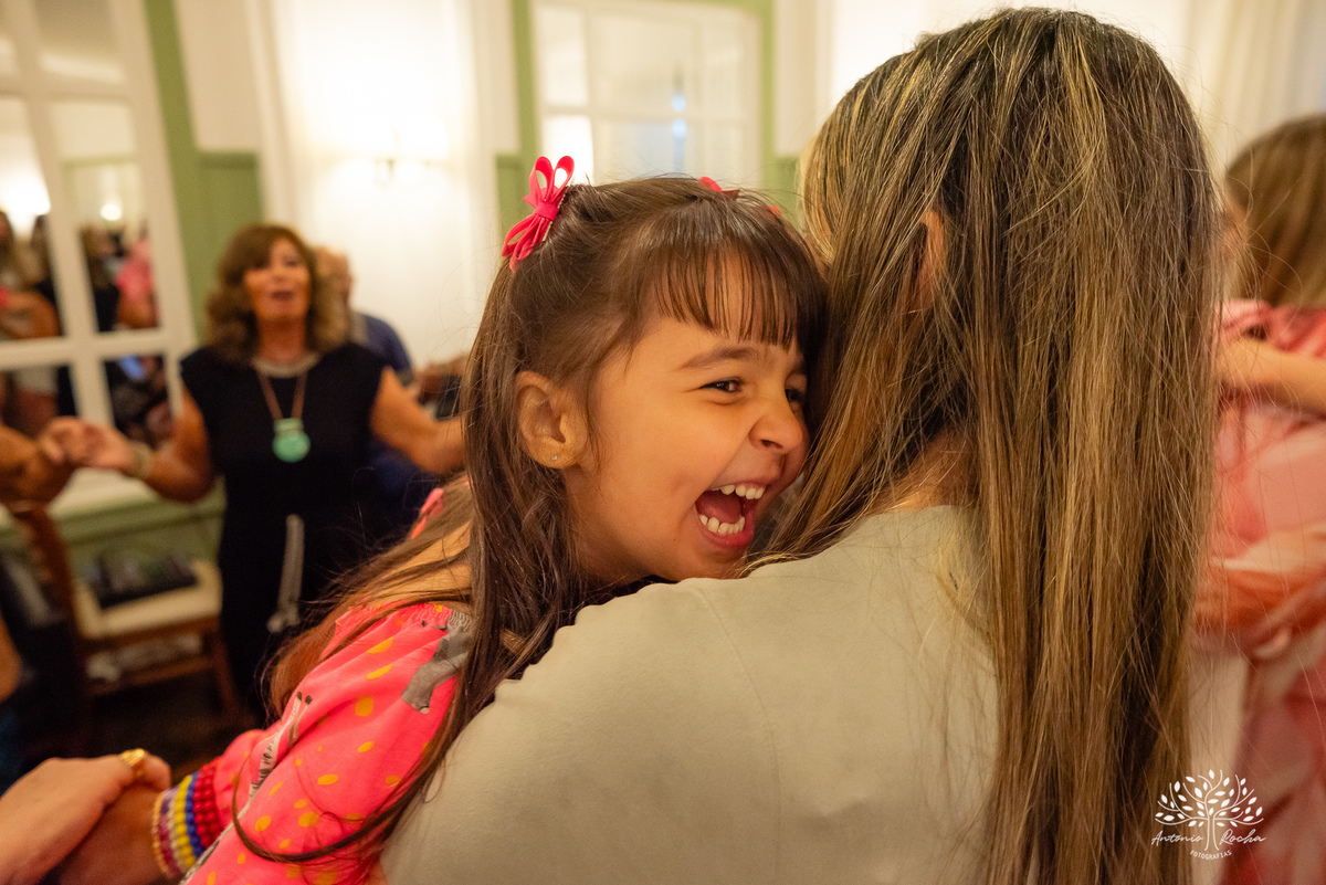 80 anos - Dona Luiza - celebração de vida - alegria - danças - risadas - amor - família - registros fotográficos - histórias - abraços carinhosos - aniversário - amigos - familiar - fotografia de eventos - Antônio Rocha Fotografias