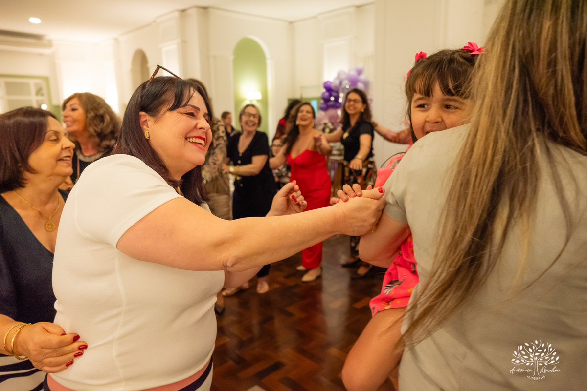 80 anos - Dona Luiza - celebração de vida - alegria - danças - risadas - amor - família - registros fotográficos - histórias - abraços carinhosos - aniversário - amigos - familiar - fotografia de eventos - Antônio Rocha Fotografias