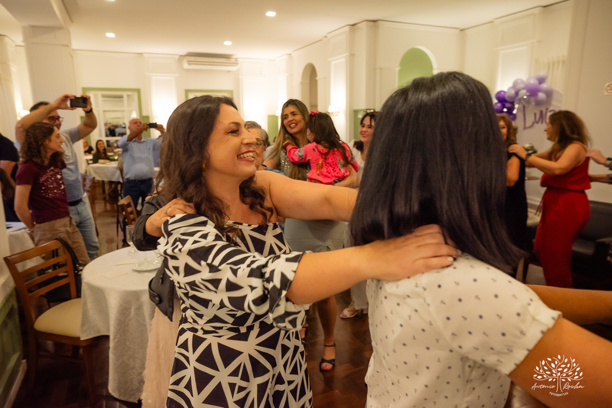 80 anos - Dona Luiza - celebração de vida - alegria - danças - risadas - amor - família - registros fotográficos - histórias - abraços carinhosos - aniversário - amigos - familiar - fotografia de eventos - Antônio Rocha Fotografias