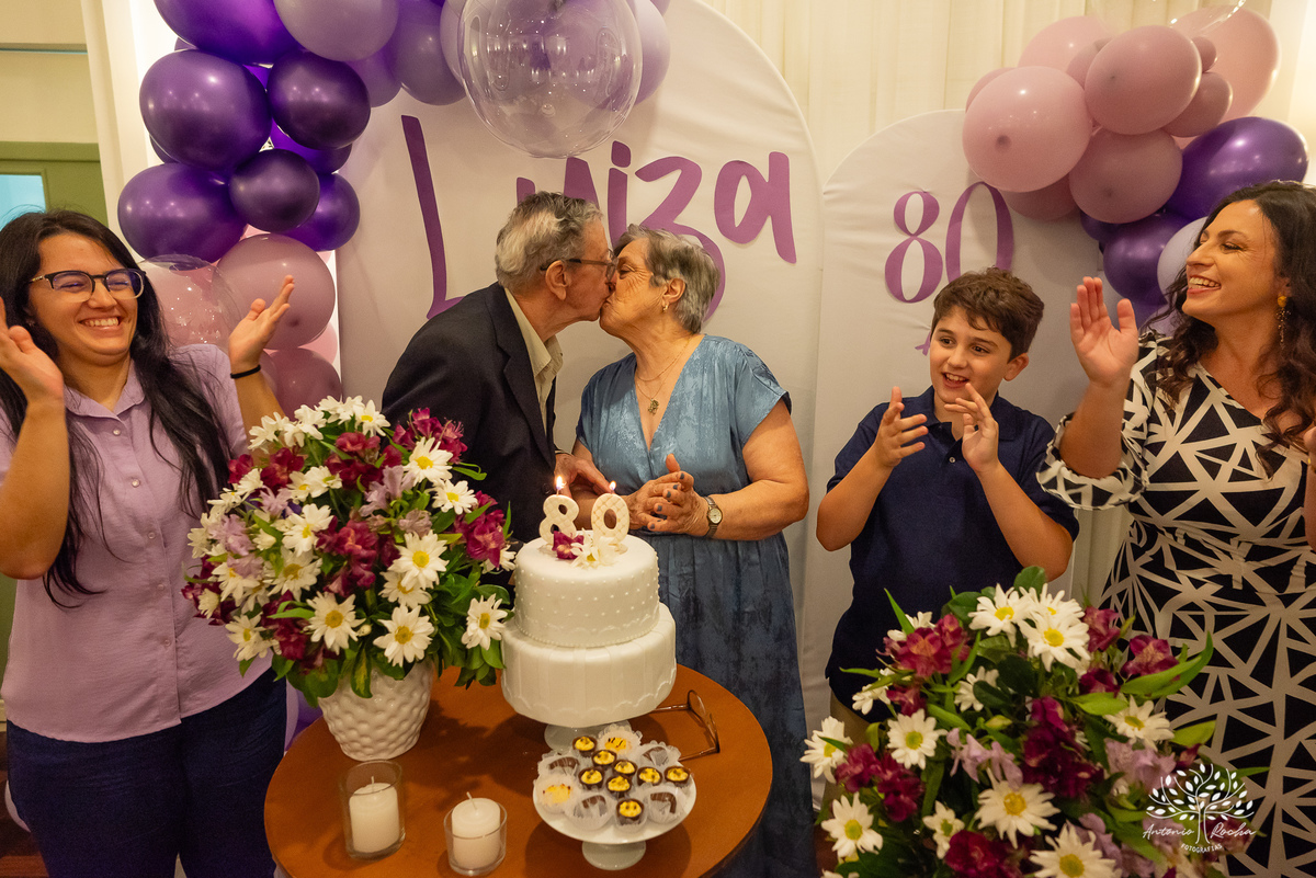 80 anos - Dona Luiza - celebração de vida - alegria - danças - risadas - amor - família - registros fotográficos - histórias - abraços carinhosos - aniversário - amigos - familiar - fotografia de eventos - Antônio Rocha Fotografias