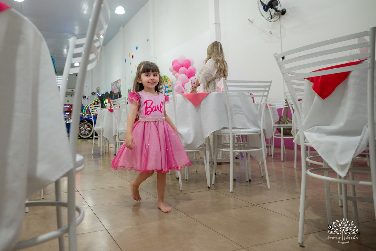 amor de irmão - laços fraternais - infância mágica - memórias em família - fotografia infantil - aniversário infantil - celebração familiar - fotografia profissional - pureza das crianças - lúdico - Rocha Fotografias - infância registrada - Pelotas