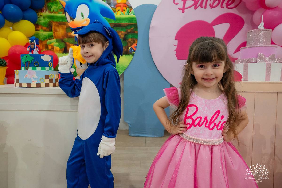 amor de irmão - laços fraternais - infância mágica - memórias em família - fotografia infantil - aniversário infantil - celebração familiar - fotografia profissional - pureza das crianças - lúdico - Rocha Fotografias - infância registrada - Pelotas