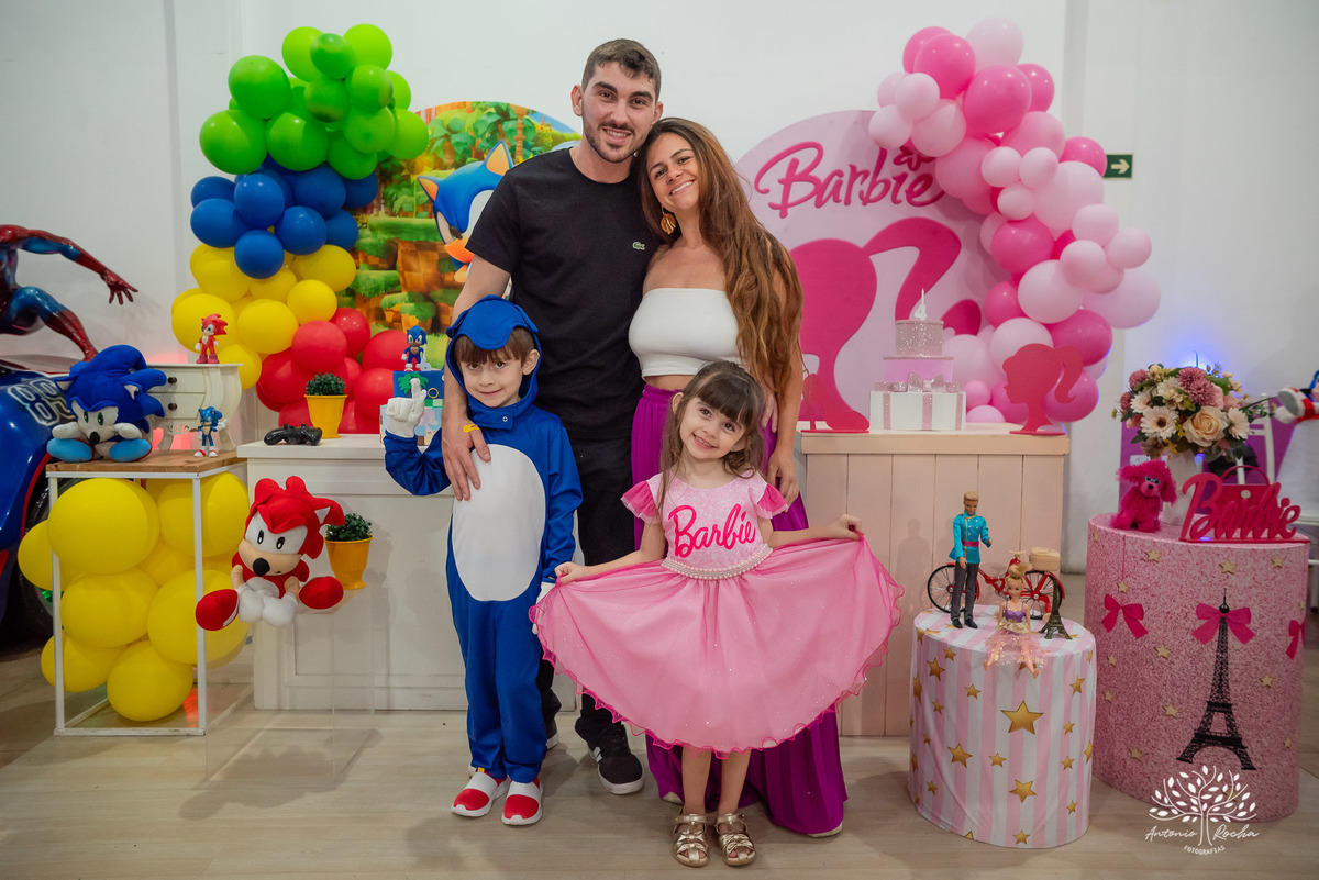 amor de irmão - laços fraternais - infância mágica - memórias em família - fotografia infantil - aniversário infantil - celebração familiar - fotografia profissional - pureza das crianças - lúdico - Rocha Fotografias - infância registrada - Pelotas