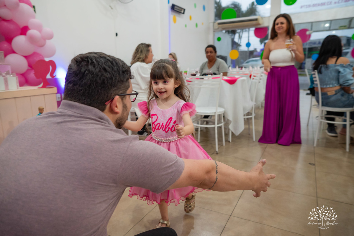 amor de irmão - laços fraternais - infância mágica - memórias em família - fotografia infantil - aniversário infantil - celebração familiar - fotografia profissional - pureza das crianças - lúdico - Rocha Fotografias - infância registrada - Pelotas