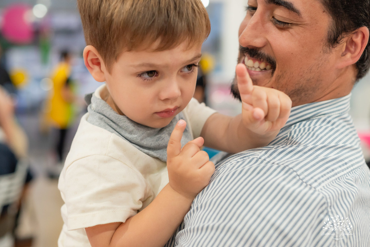 amor de irmão - laços fraternais - infância mágica - memórias em família - fotografia infantil - aniversário infantil - celebração familiar - fotografia profissional - pureza das crianças - lúdico - Rocha Fotografias - infância registrada - Pelotas