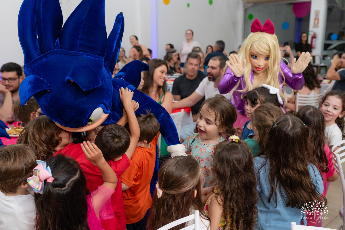 amor de irmão - laços fraternais - infância mágica - memórias em família - fotografia infantil - aniversário infantil - celebração familiar - fotografia profissional - pureza das crianças - lúdico - Rocha Fotografias - infância registrada - Pelotas