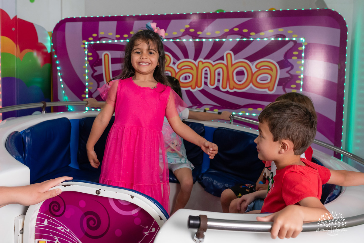 amor de irmão - laços fraternais - infância mágica - memórias em família - fotografia infantil - aniversário infantil - celebração familiar - fotografia profissional - pureza das crianças - lúdico - Rocha Fotografias - infância registrada - Pelotas