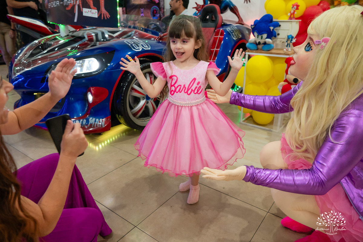 amor de irmão - laços fraternais - infância mágica - memórias em família - fotografia infantil - aniversário infantil - celebração familiar - fotografia profissional - pureza das crianças - lúdico - Rocha Fotografias - infância registrada - Pelotas