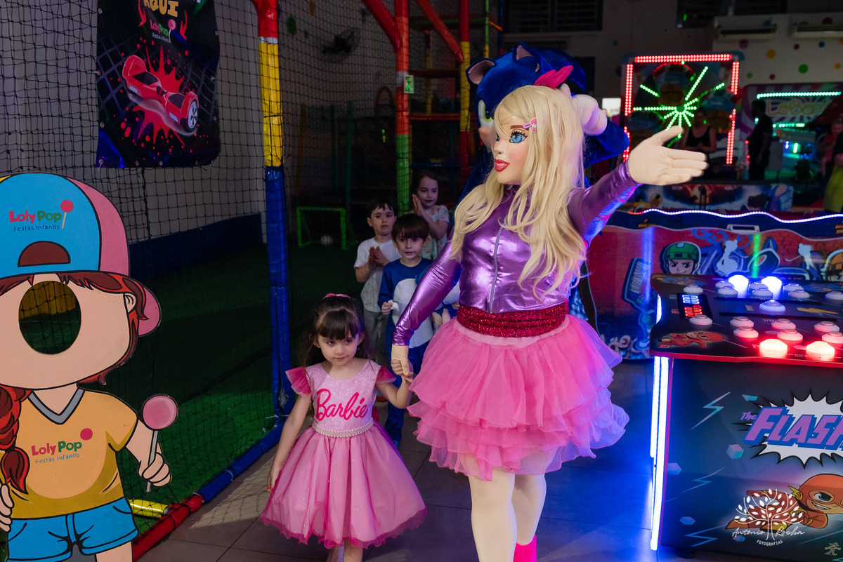 amor de irmão - laços fraternais - infância mágica - memórias em família - fotografia infantil - aniversário infantil - celebração familiar - fotografia profissional - pureza das crianças - lúdico - Rocha Fotografias - infância registrada - Pelotas