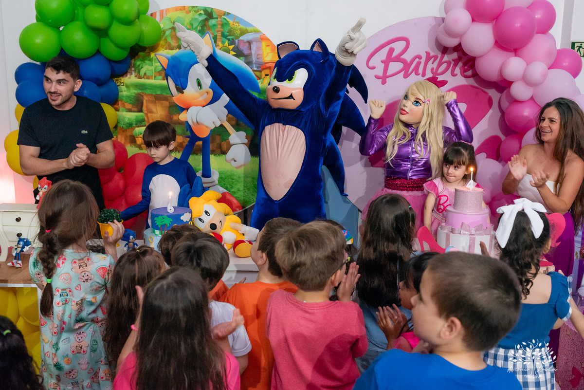 amor de irmão - laços fraternais - infância mágica - memórias em família - fotografia infantil - aniversário infantil - celebração familiar - fotografia profissional - pureza das crianças - lúdico - Rocha Fotografias - infância registrada - Pelotas