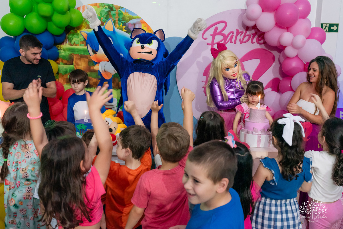 amor de irmão - laços fraternais - infância mágica - memórias em família - fotografia infantil - aniversário infantil - celebração familiar - fotografia profissional - pureza das crianças - lúdico - Rocha Fotografias - infância registrada - Pelotas