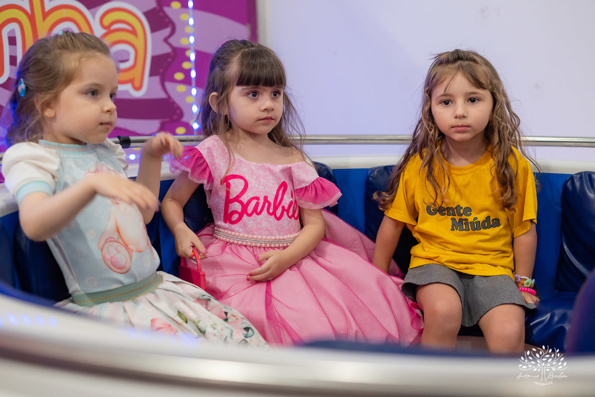 amor de irmão - laços fraternais - infância mágica - memórias em família - fotografia infantil - aniversário infantil - celebração familiar - fotografia profissional - pureza das crianças - lúdico - Rocha Fotografias - infância registrada - Pelotas