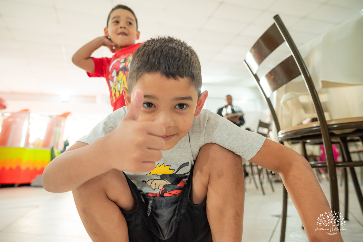 fotografia infantil - fotografia de aniversário - fotógrafo profissional - registro de momentos - celebração em família - gêmeos Maria e Luiz - festas infantis - memórias afetivas - amor em família - Pelotas - fotografia criativa - fotógrafo Antonio Rocha