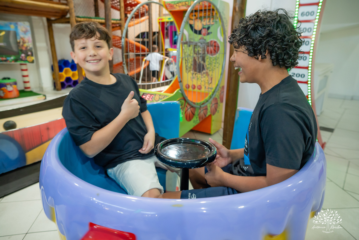 fotografia infantil - fotografia de aniversário - fotógrafo profissional - registro de momentos - celebração em família - gêmeos Maria e Luiz - festas infantis - memórias afetivas - amor em família - Pelotas - fotografia criativa - fotógrafo Antonio Rocha