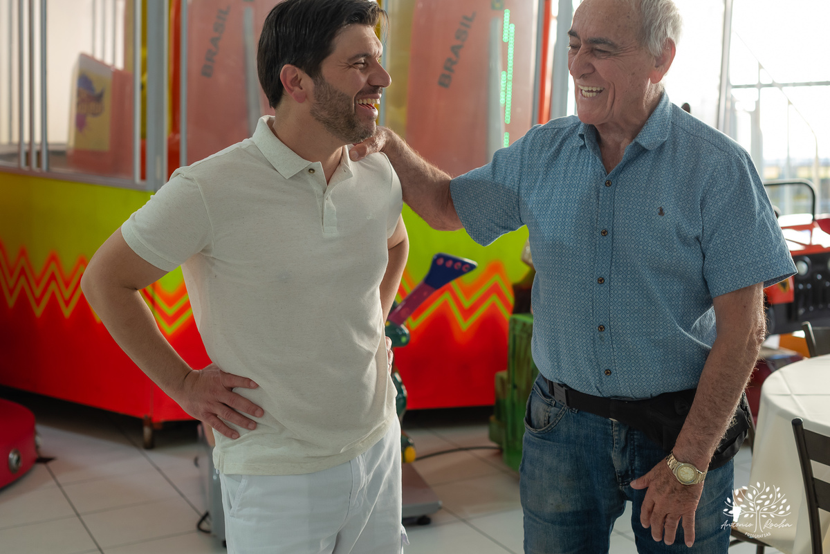 fotografia infantil - fotografia de aniversário - fotógrafo profissional - registro de momentos - celebração em família - gêmeos Maria e Luiz - festas infantis - memórias afetivas - amor em família - Pelotas - fotografia criativa - fotógrafo Antonio Rocha