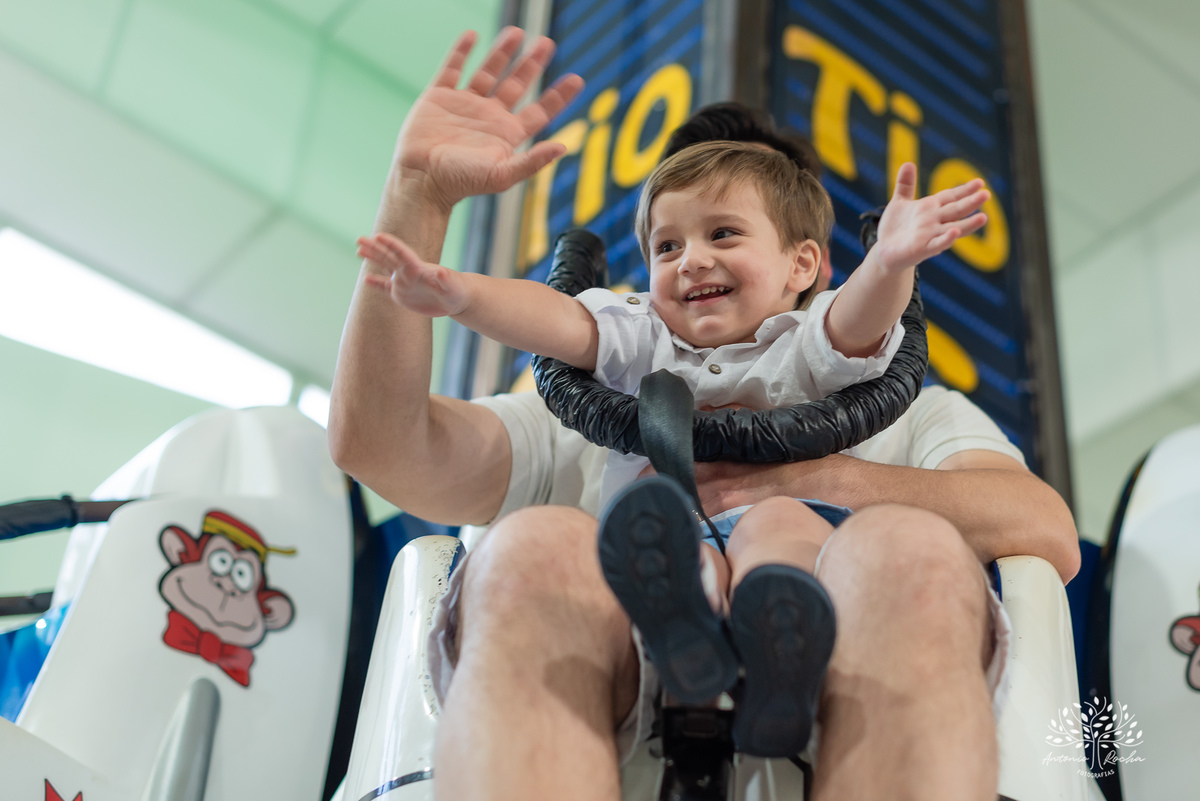 fotografia infantil - fotografia de aniversário - fotógrafo profissional - registro de momentos - celebração em família - gêmeos Maria e Luiz - festas infantis - memórias afetivas - amor em família - Pelotas - fotografia criativa - fotógrafo Antonio Rocha