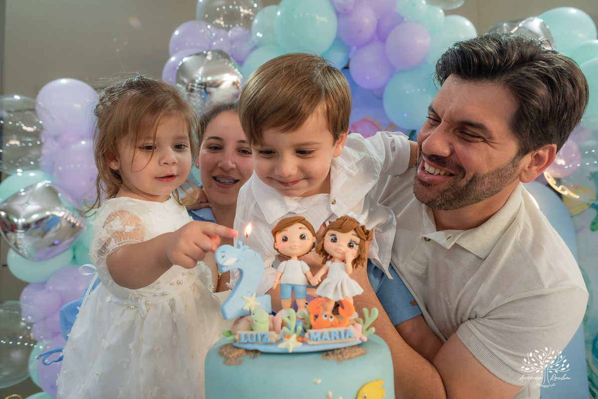 fotografia infantil - fotografia de aniversário - fotógrafo profissional - registro de momentos - celebração em família - gêmeos Maria e Luiz - festas infantis - memórias afetivas - amor em família - Pelotas - fotografia criativa - fotógrafo Antonio Rocha