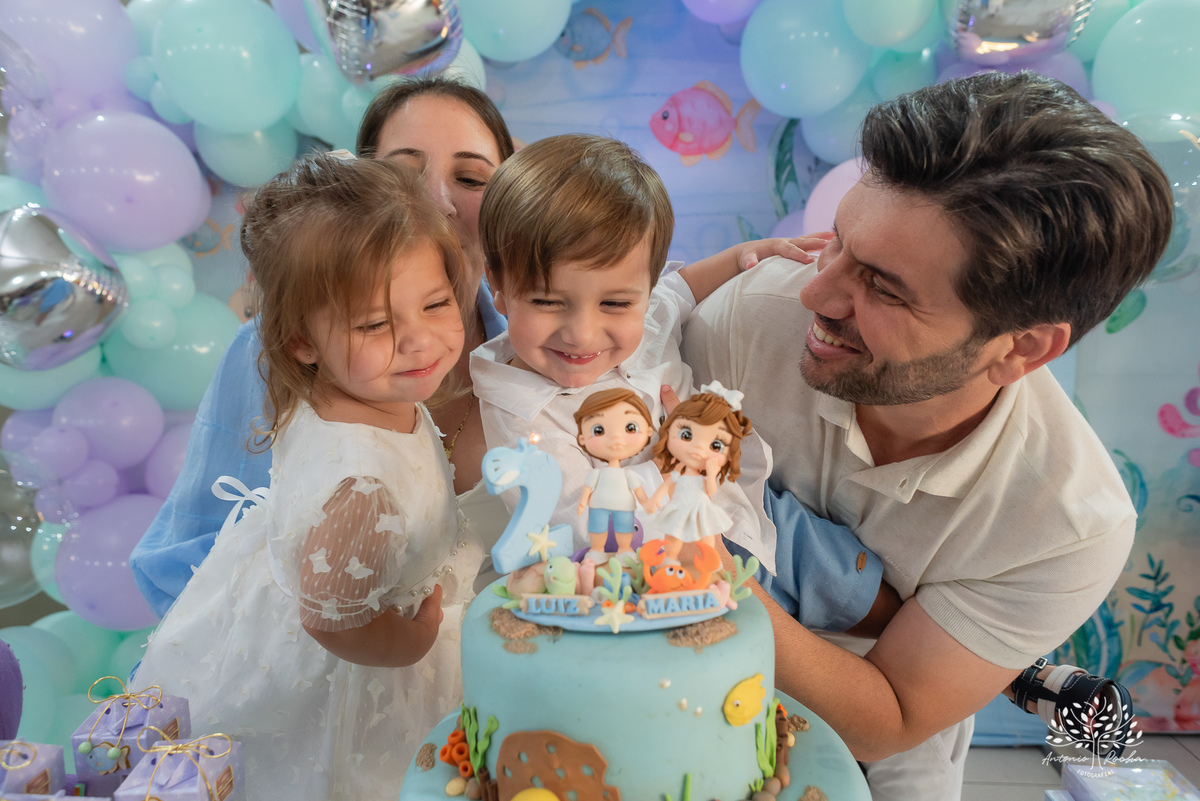 fotografia infantil - fotografia de aniversário - fotógrafo profissional - registro de momentos - celebração em família - gêmeos Maria e Luiz - festas infantis - memórias afetivas - amor em família - Pelotas - fotografia criativa - fotógrafo Antonio Rocha