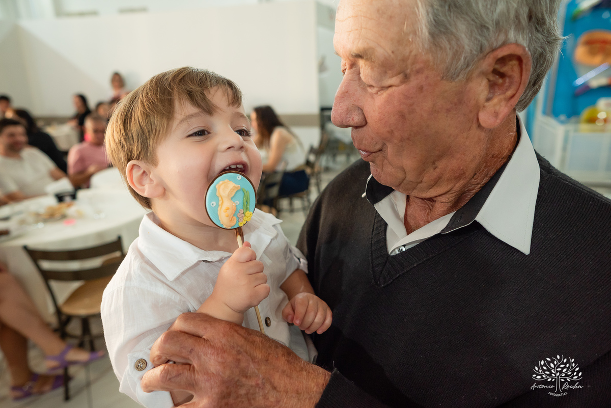 fotografia infantil - fotografia de aniversário - fotógrafo profissional - registro de momentos - celebração em família - gêmeos Maria e Luiz - festas infantis - memórias afetivas - amor em família - Pelotas - fotografia criativa - fotógrafo Antonio Rocha