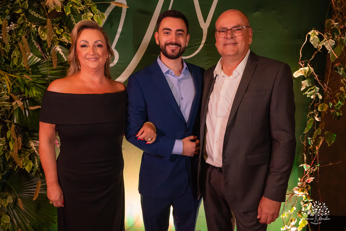 Formatura - Medicina - João Vitor - Conquista - Família - Celebração - Brinde - Aniversário - Laços - Mosa - Vini e banda - Pista de dança - Conquistas - Registro fotográfico - Colação de grau - Estudo - Pelotas - Fotografia - Antonio Rocha Fotografias